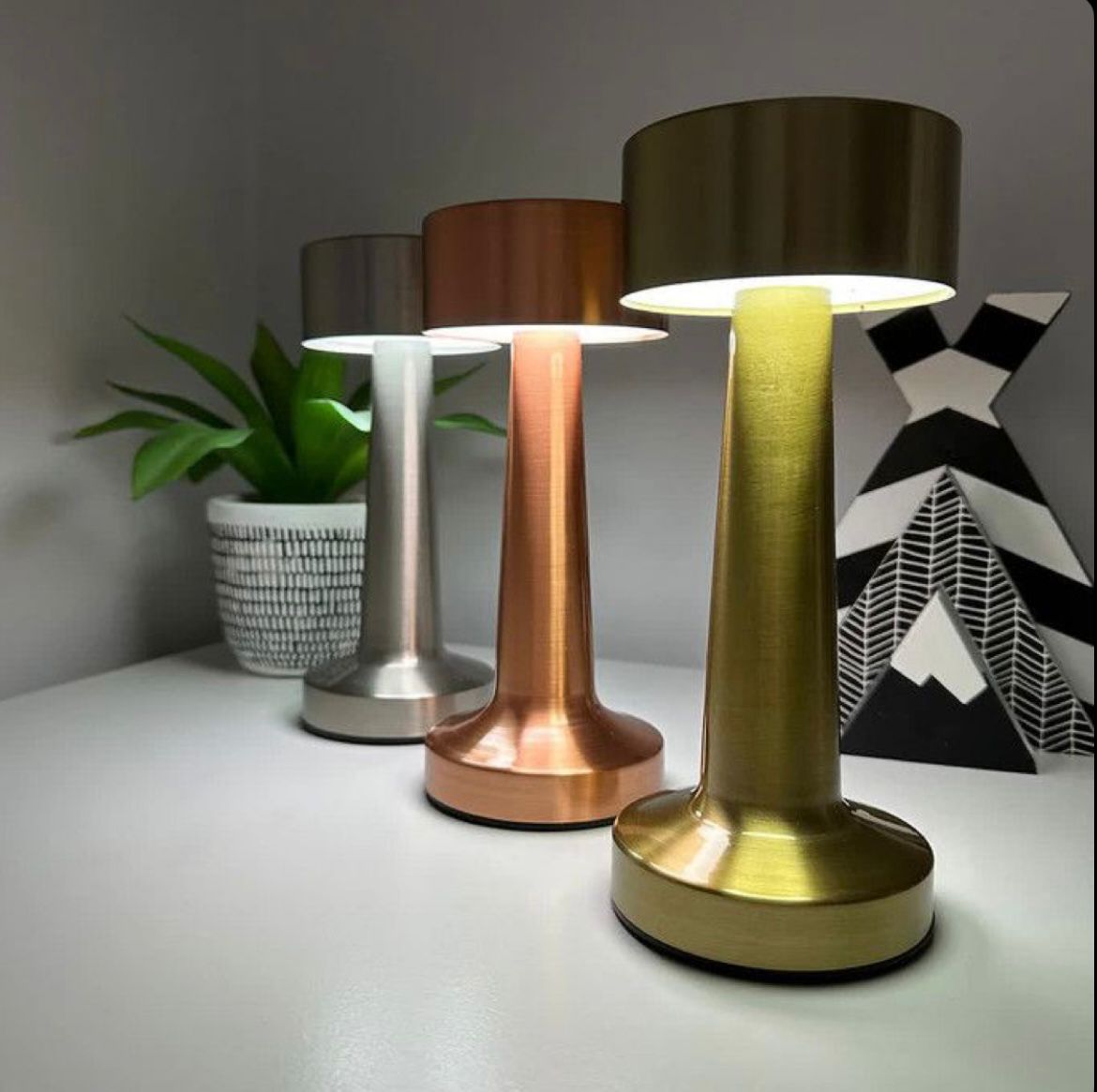 đ Metal LED Lamp â Rechargeable, Color-Changing & Ultra Stylish