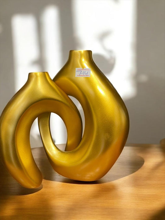 Modern Art-Inspired Ceramic Vase – Dual Flow Design
